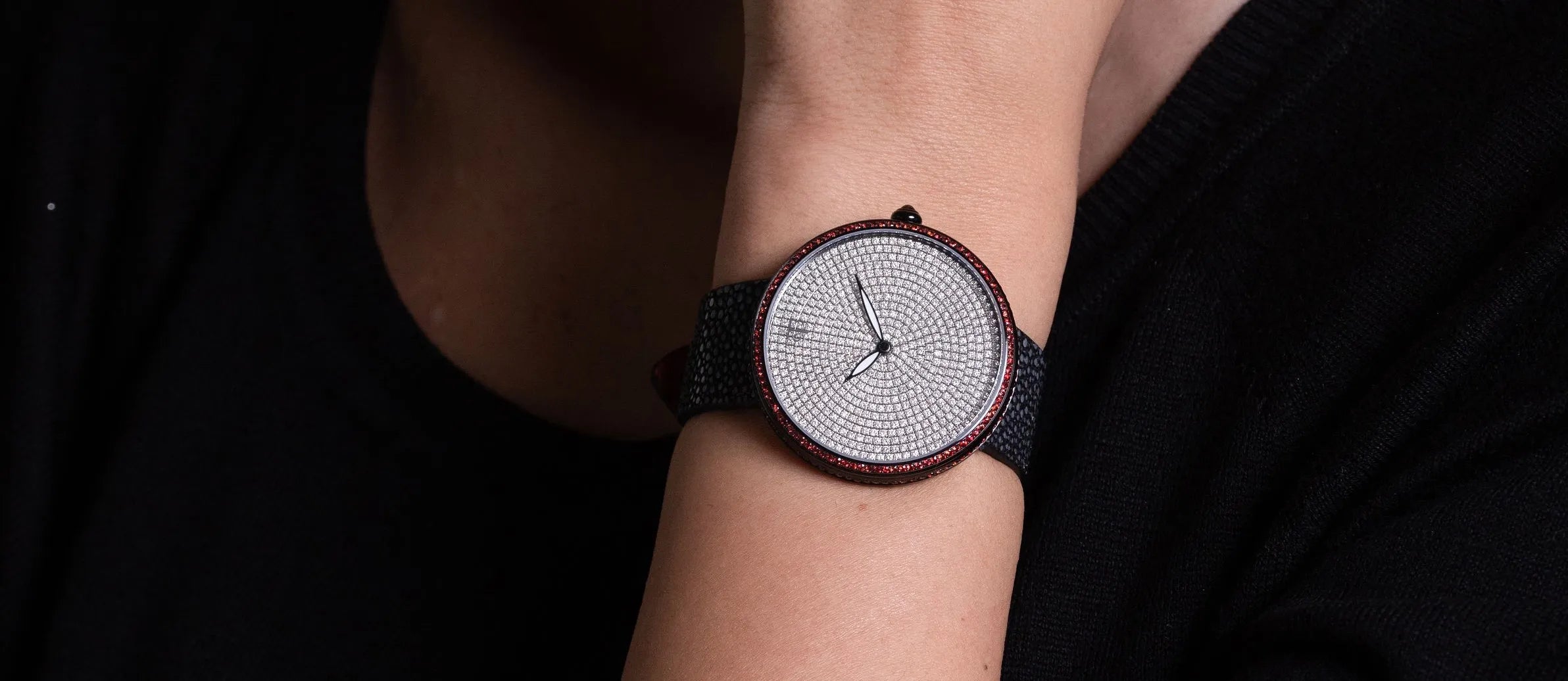 Bracelet en cuir pour montre femme : choisir la noblesse et la patine